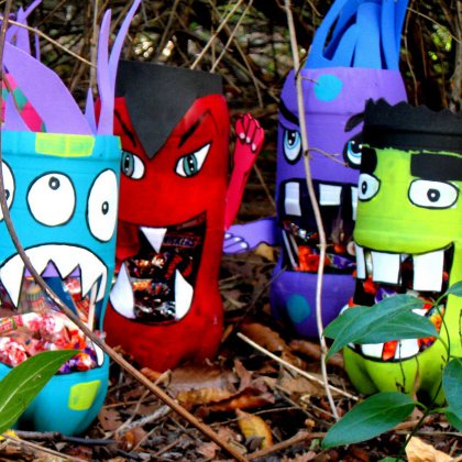 Make your fun monster with the help of plastic bottles, kids love playing with this. For making this you have to take a bottle, then make your favorite monster on it with the help of painting colors and for making tooth of the monster cut bottle, kids let's try making these plastic bottles monsters.