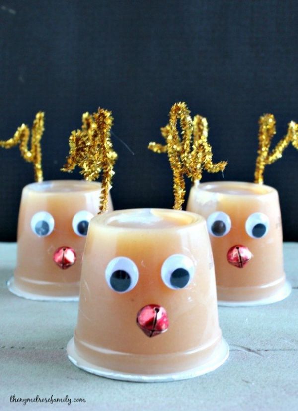 DIY Christmas Crafts for Kids Tinkly reindeers with googly eyes