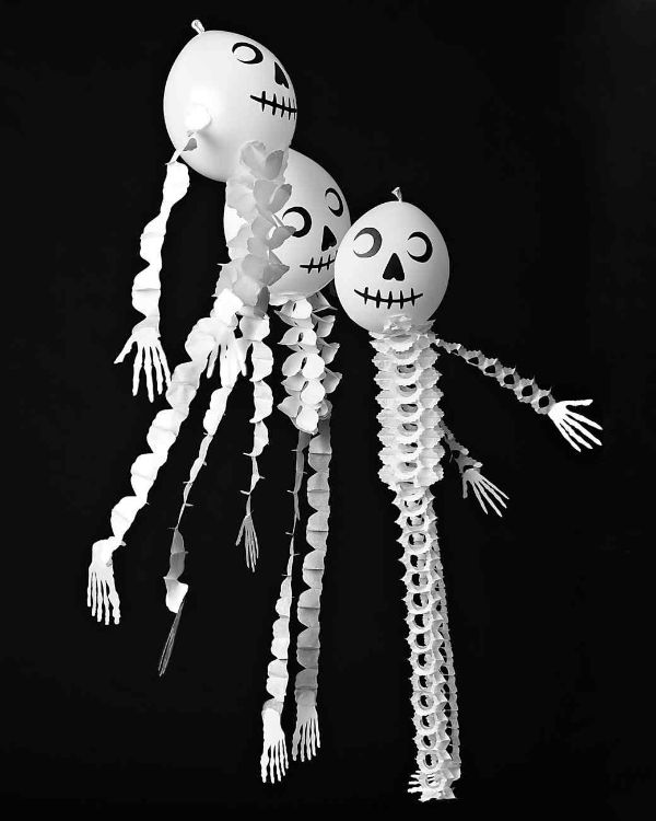 Spooky figures out of balloons - Halloween Home Decor Ideas