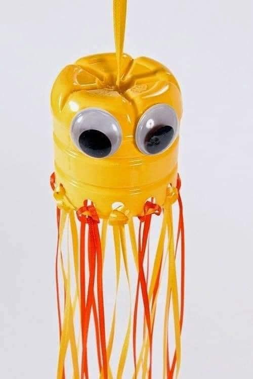 DIY Plastic Bottle Craft Ideas for Kids BOTTLE CAP HANGING
