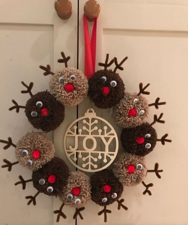 Welcome The Yuletide Spirit- DIY Christmas Wreath Ideas Reindeer Christmas Wreath