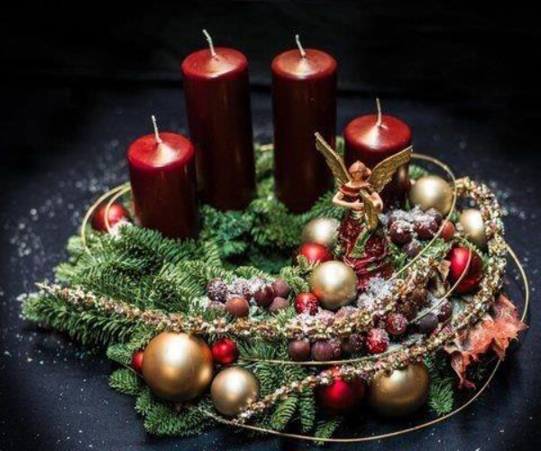 Red and golden theme table ornament