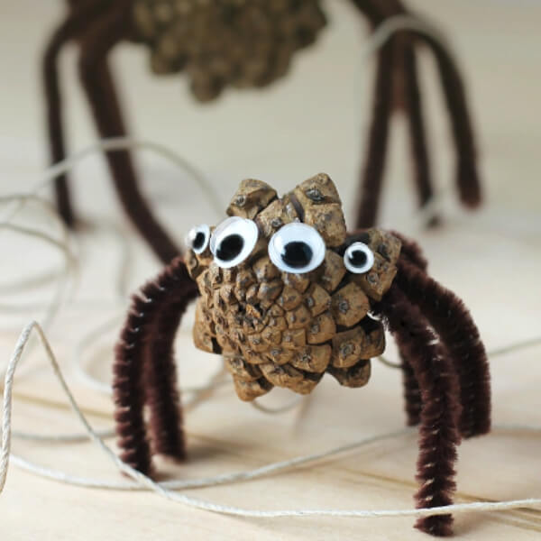 Cool Scary Spider Toy with Pinecone