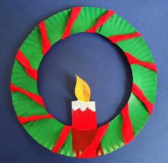  Enjoy making Christmas decorations with paper plates with the little ones.