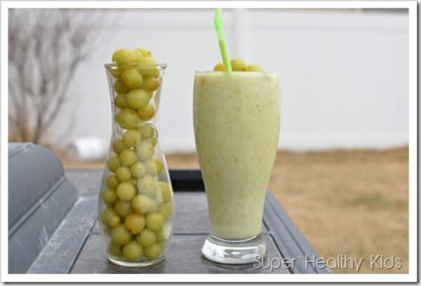 Mouth Watering Sweet and Sour Grape Smoothie