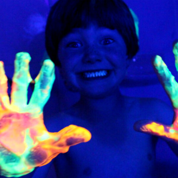 Glow in Dark DIY Projects For Kids Bath Activity With Glowing Paint For Kids 