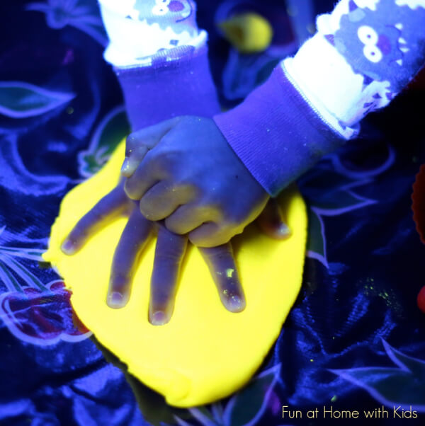 Glow in Dark DIY Projects For Kids Glowing Playdough Activity For Kids 