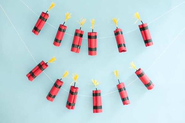 DIY Dynamite Angry Birds  Garland Angry Birds Crafts & Activities for Kids