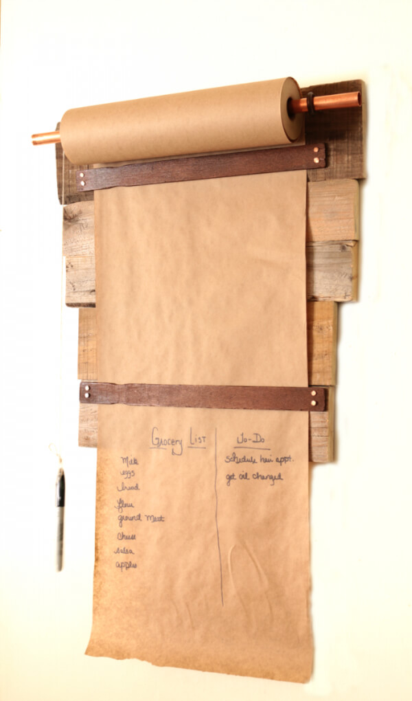 Easy Farmhouse Pallet Wood Memo Board