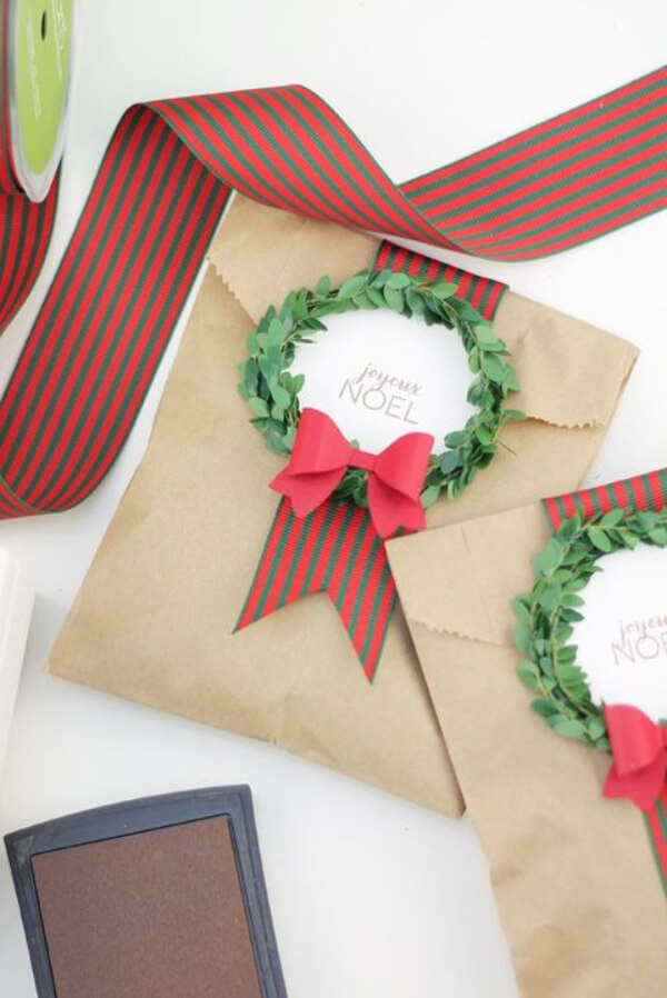 DIY Mini Wreath Label Wrapping Idea For Christmas Gift