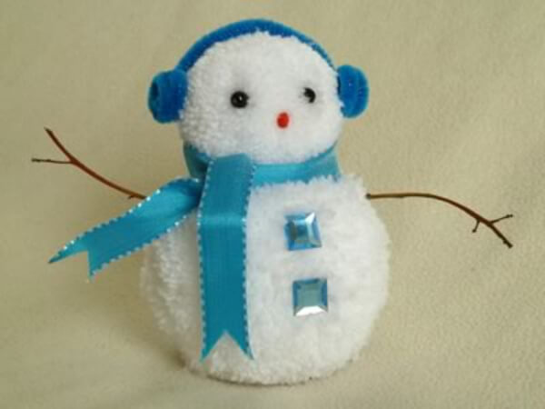 Homemade & Easy Snowman Craft Idea Using Pom Pom & Pipe Cleaners For Kindergartners