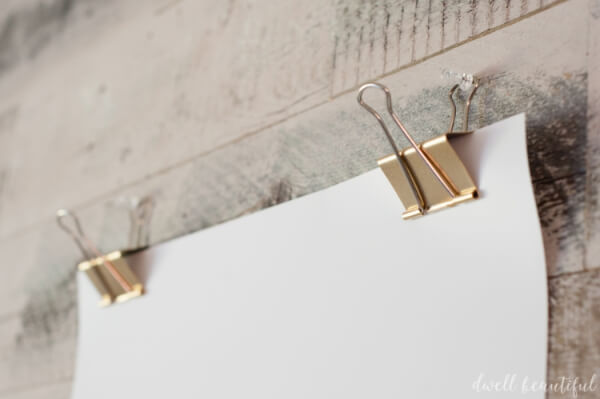 Simple Gold Poster Clips Ideas