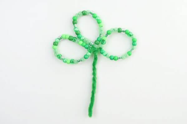 How To Make Beaded Pipe Cleaner Shamrocks Pipe Cleaner & Pony Bead Crafts for Kids