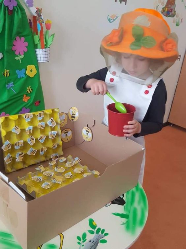 Bee Cardboard Craft Activity For Preschoolers