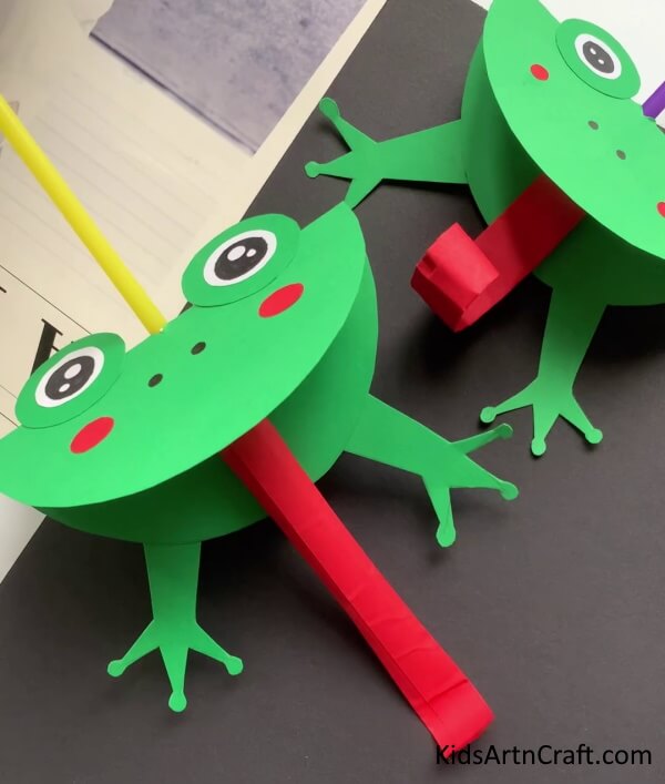 Paper Frog Craft with Blowing Tongue To Play with Toddlers