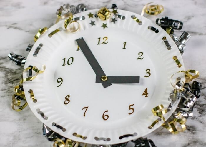 Easy New Year Eve Clock Craft Idea With Paper Plate