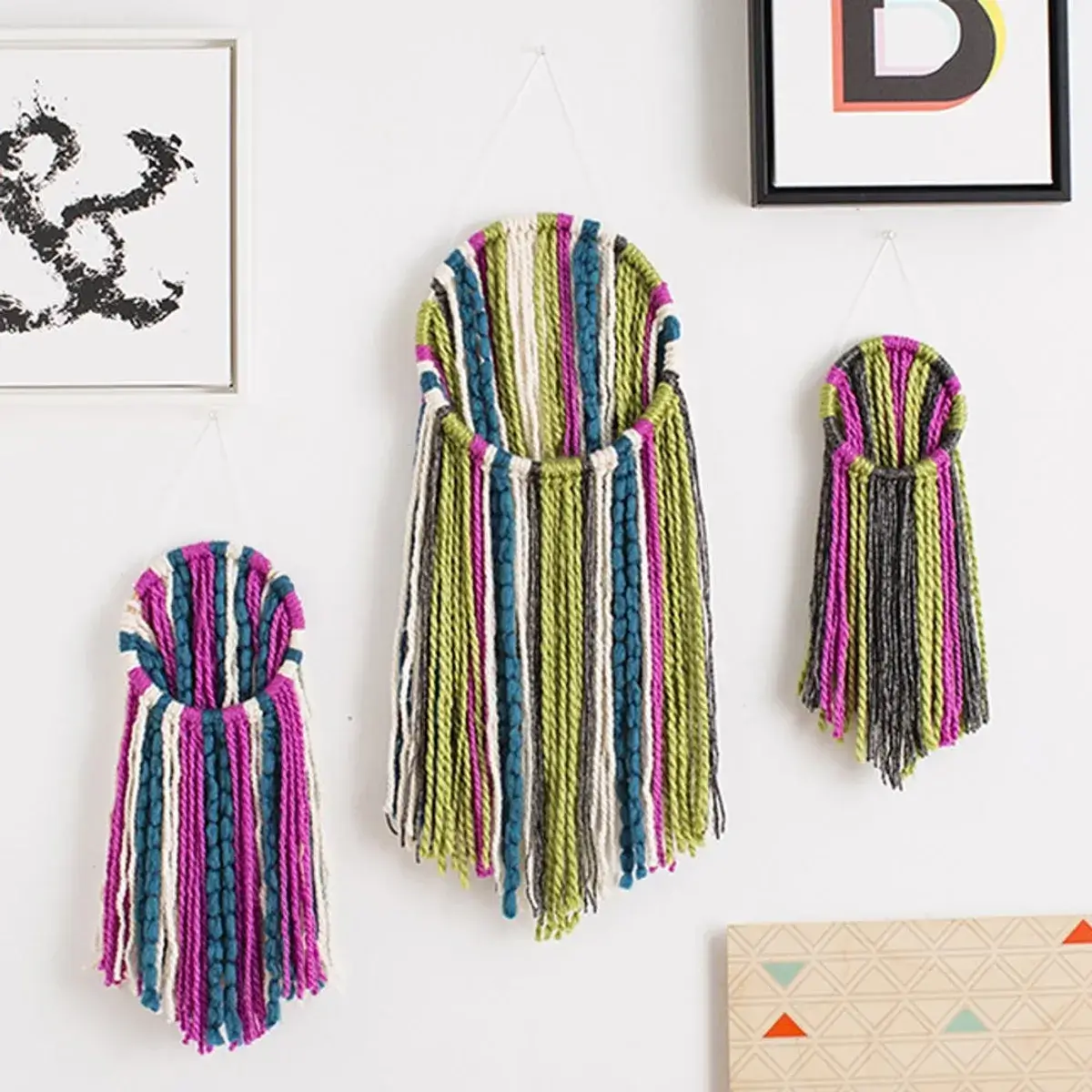 Modern Yarn Wall Hanging Craft Idea