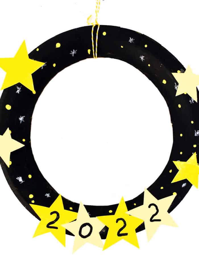 Star Wreath Craft Using Paper Plate