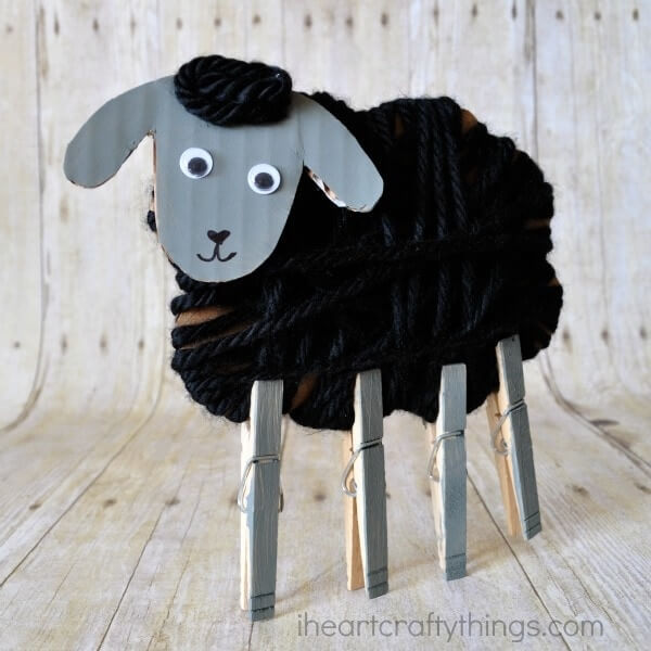 Yarn Wrapped Sheep Craft Using Cardboard