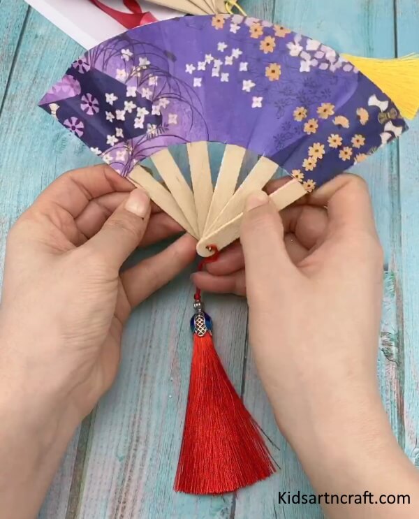 Chinese Foldable Paper Fan with Popsicle Sticks