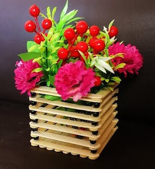 DIY & Easy Flower Vase Craft