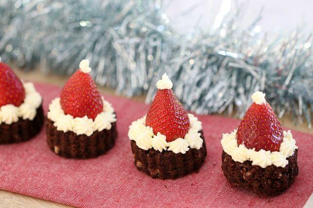 Adorable Santa Hat Recipe Made With Brownies And Strawberries