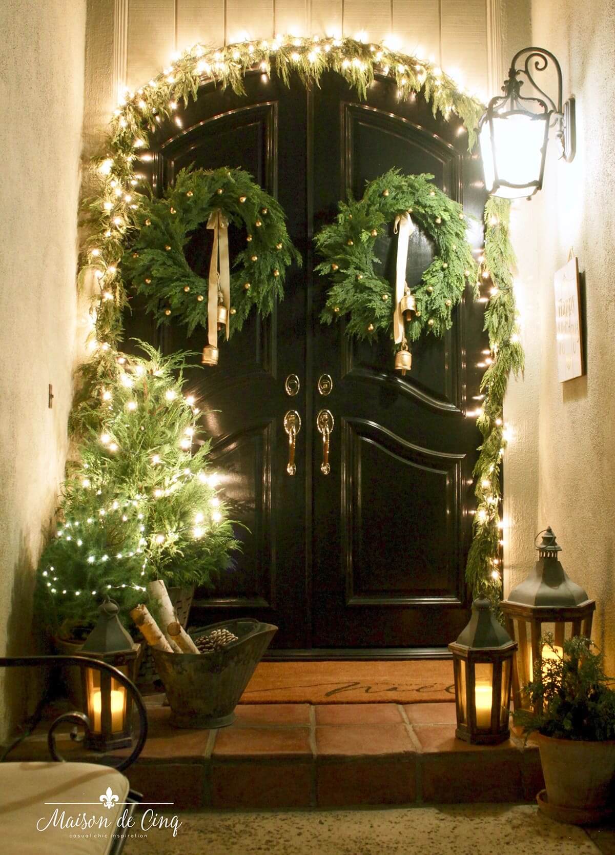Amazing Front Door Light Decoration On Christmas Eve