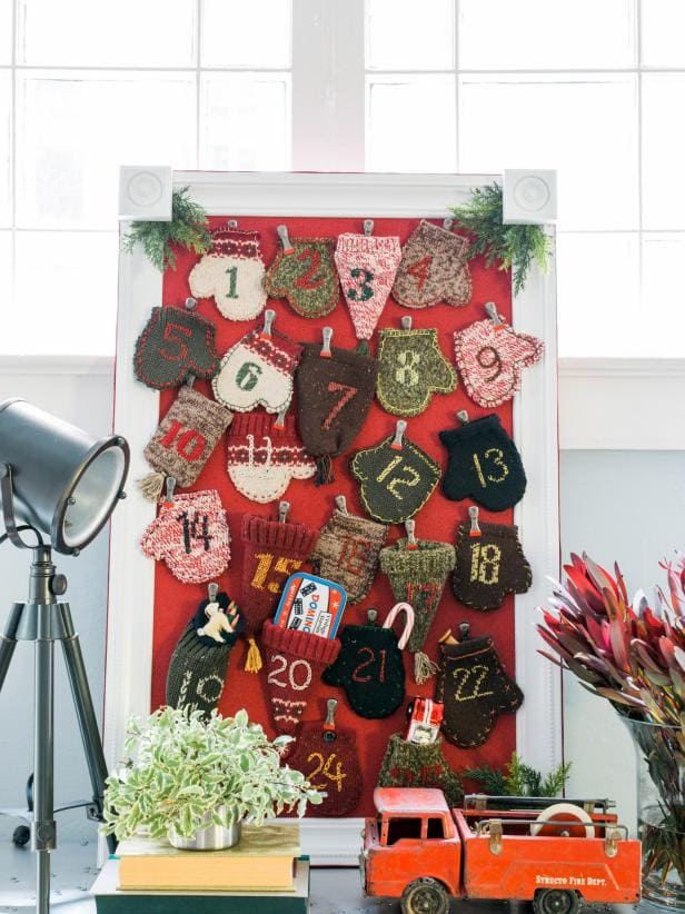 Beautiful Calendar-Themed Decoration Idea On Christmas With Old Sweaters
