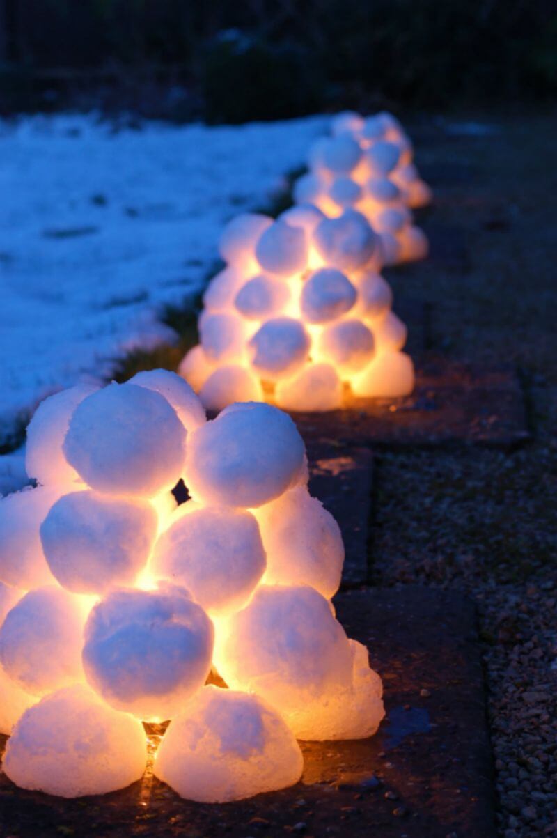 Beautiful Light Decoration Ideas For Outdoor With Snowballs