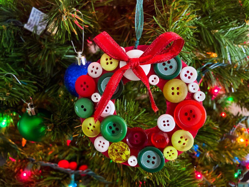 DIY Christmas Button Wreath Ornament Decoration Craft For Preschoolers