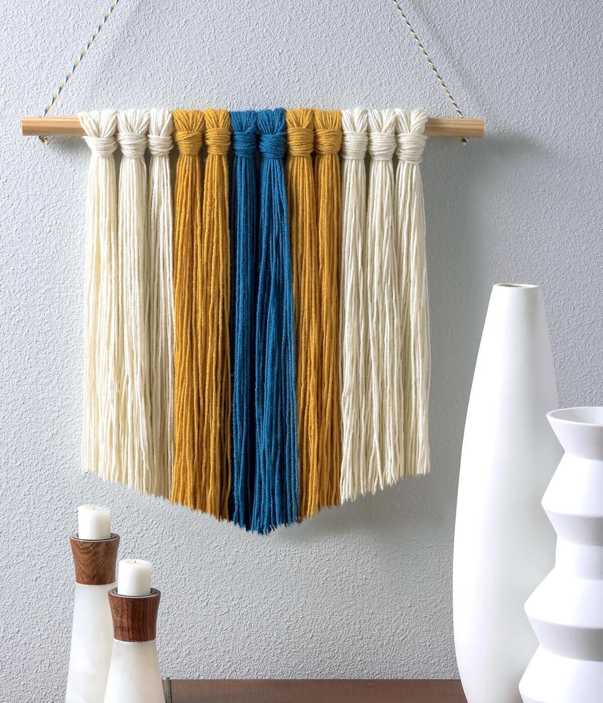 Classy Yarn Wall Hanging Craft Decor : Crafts to Make With Yarn Without Knitting