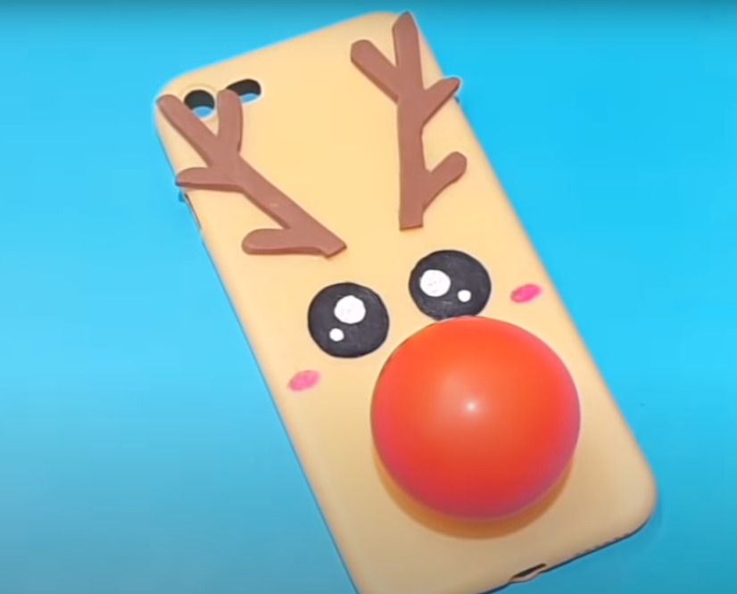 Cute Reindeer-Themed Mobile Back Cover For Christmas : DIY Christmas Mobile Cover Ideas