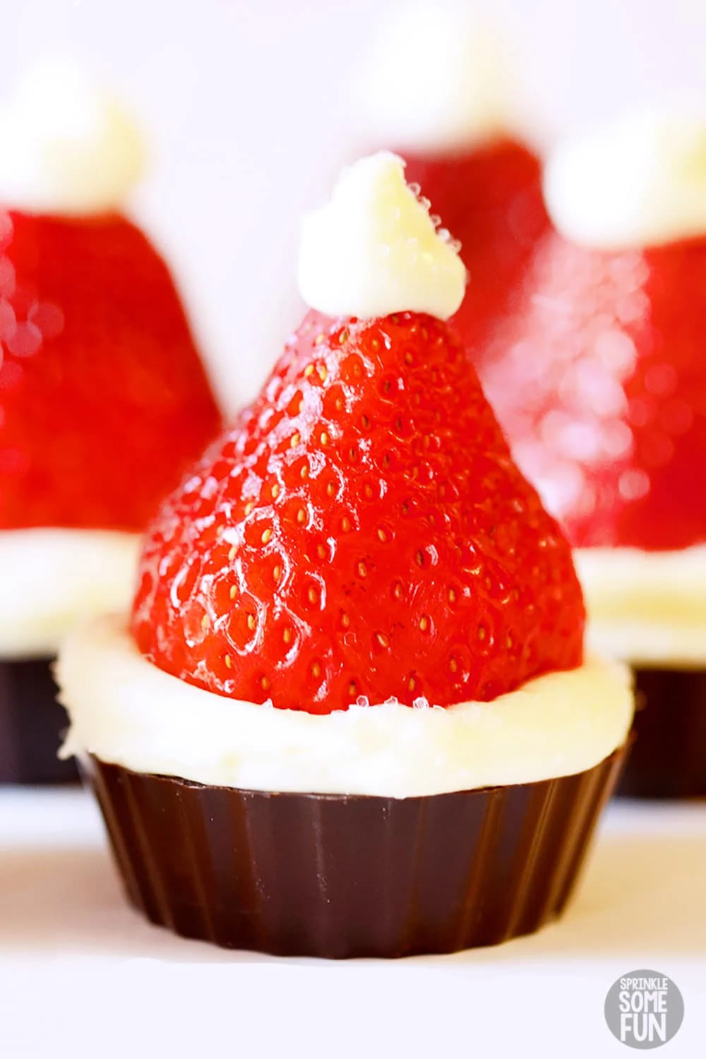 Cute & Tasty Santa Hat Cheesecake Bites Recipe For Christmas : Christmas dessert ideas