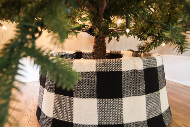 DIY Simple Buffalo Check Tree Collar Craft On Christmas Eve