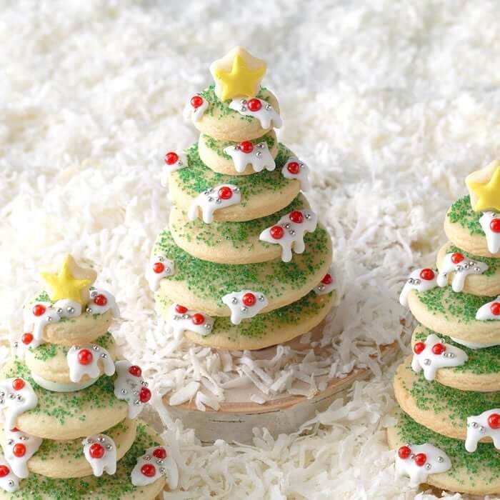 Dazzling Christmas Tree Made With Cookies