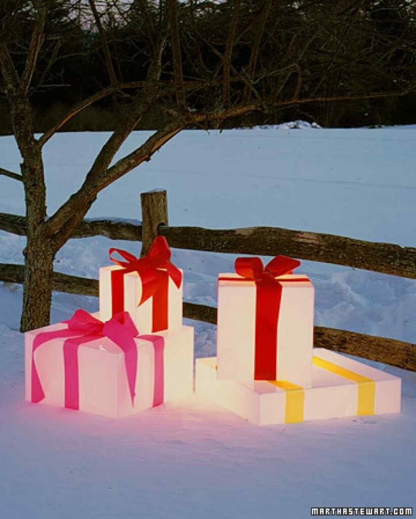 Drop Some Glowing Gift Boxes For Christmas Outdoor Light Decoration Ideas
