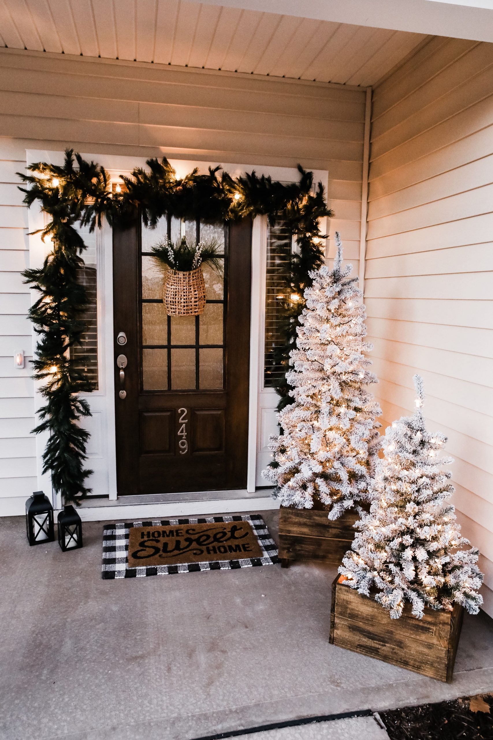 Easy Front Door Light Decoration With Christmas Tree