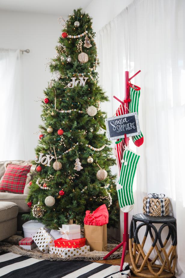 Easy & Simple Christmas Tree Decoration Idea