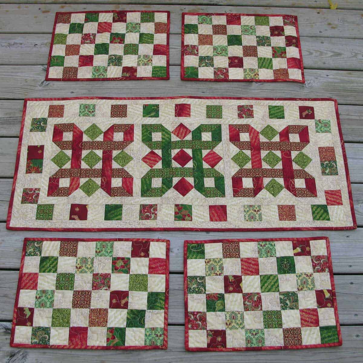 Easy Table Runner Quilt Pattern Idea For Christmas