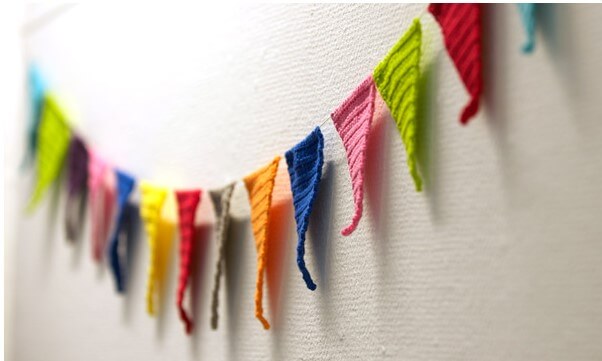 Easy-To-Make Colorful Yarn Garland Idea