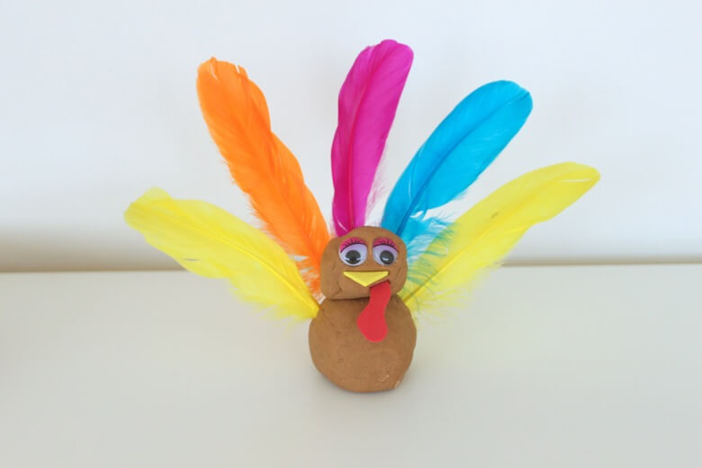 Easy To Make Playdough Turkey Craft With Feathers : Crafts with feathers for preschoolers