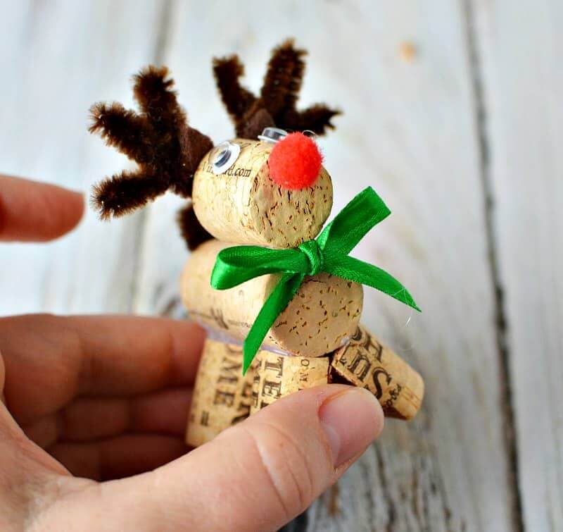 Fun And Easy Cork Reindeer Christmas Craft