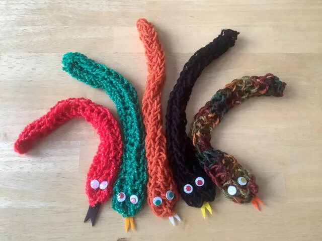 Fun And Quick Finger Knit Yarn Snake For Kids : Things To Do With Yarn And Fingers