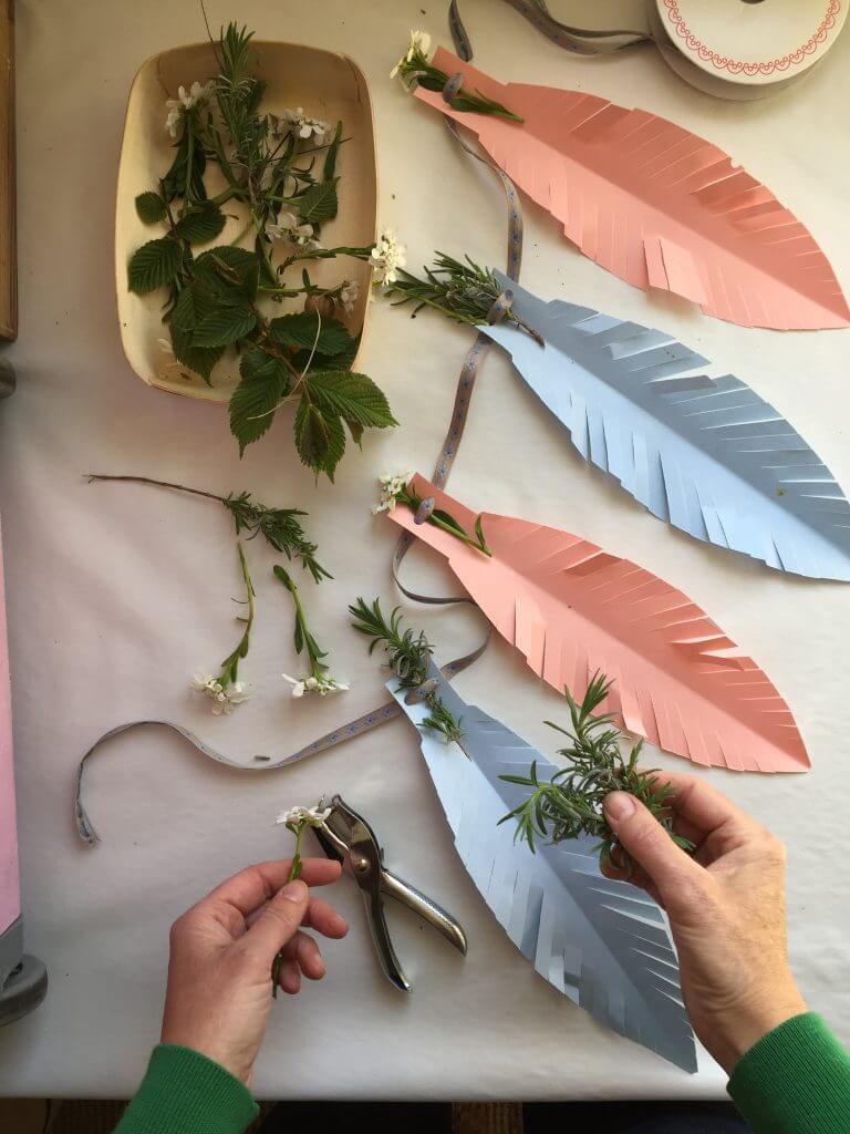 Fun-To-Make Adorable Garland Idea Using Paper Feathers : DIY Feather Garland Ideas