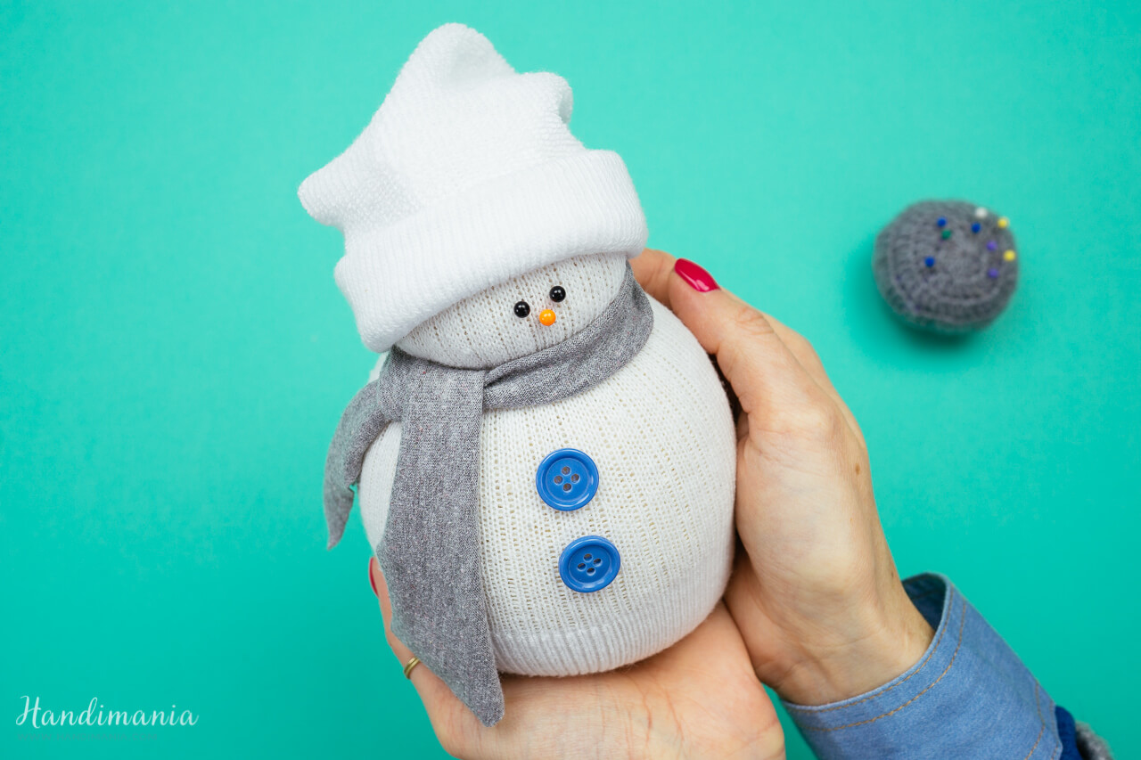 How To Make Snowman Using No-sew Technique
