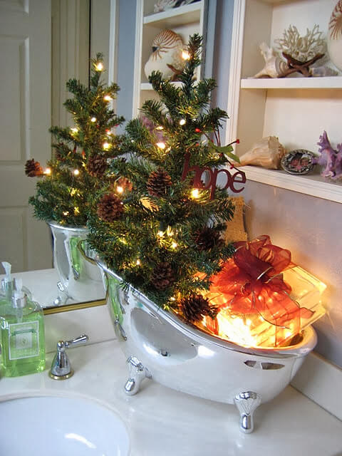 Little Christmas Tree & Gift Decorate In Tub Shaped Tree Holder : Christmas Bathroom Decor Ideas