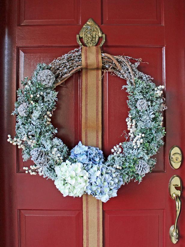 Make A Beautiful Christmas Floral Wreath Decoration For Indoor : Christmas Indoor Decoration