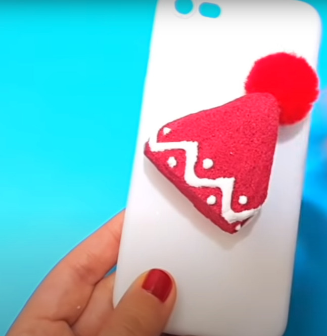 Make Little Christmas Hat Mobile Cover With Sponge : DIY Christmas Mobile Cover Ideas