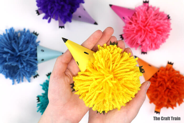 Quick And Easy Yarn And Paper Hedgehog Craft : Cute Easy Things To Make With Yarn