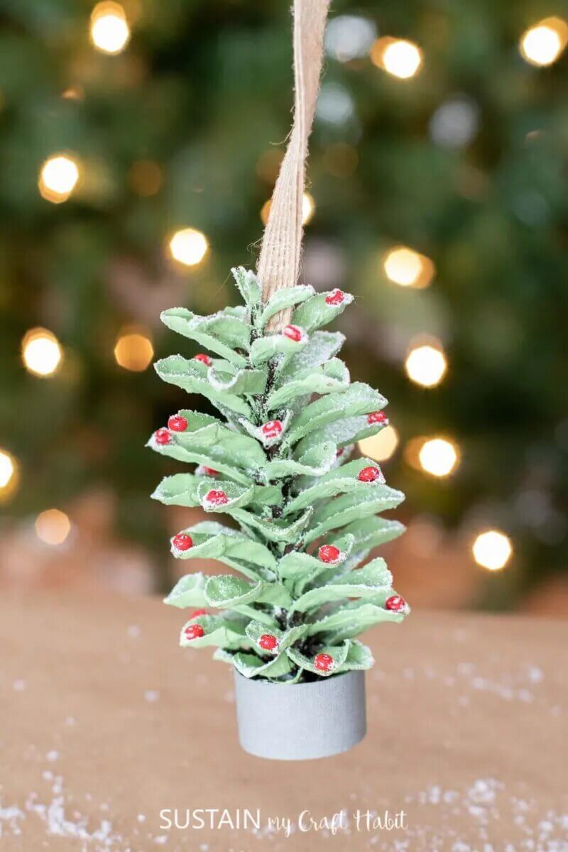Simple & DIY Pinecone Ornaments Decoration Craft For Christmas